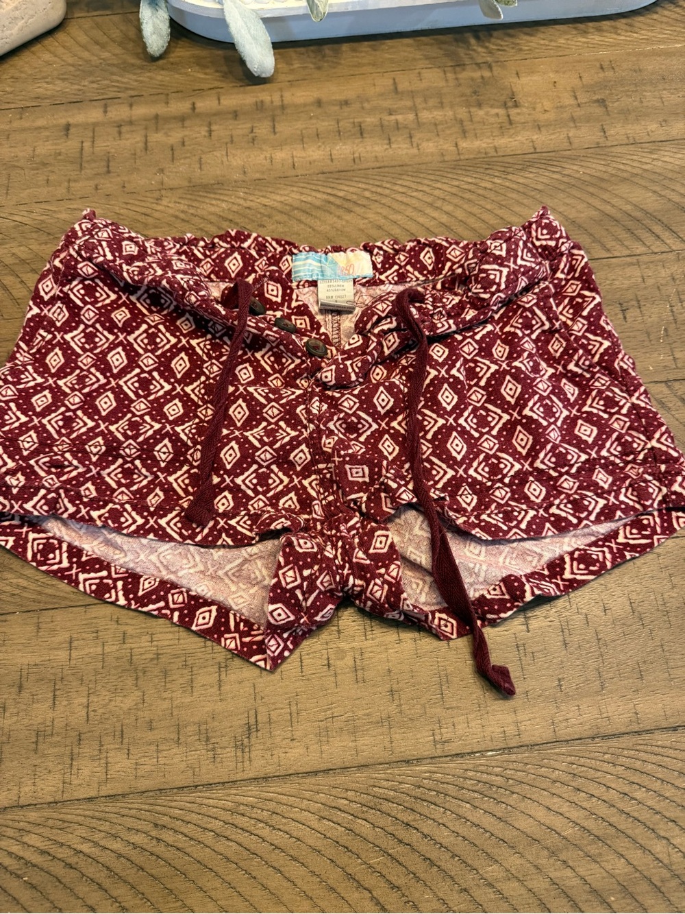 Cali 1850 Women’s Burgundy Linen Blend Geometric Shorts Size S